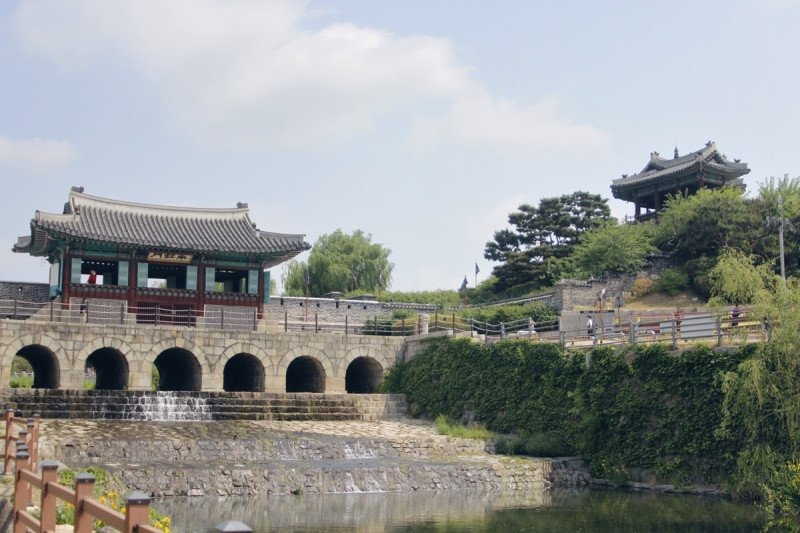 “그들은 뿌리 깊은 왕조를 좋아하지 않는다” Ⓞ - 範